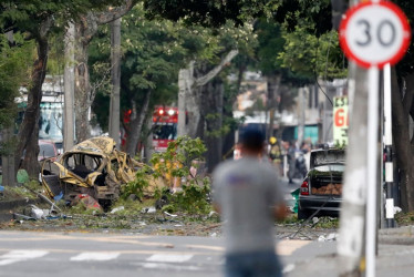  Zona del atentado tras una explosión en inmediaciones de la Escuela Militar de Aviación Marco Fidel Suárez este jueves, en Cali (Colombia). 