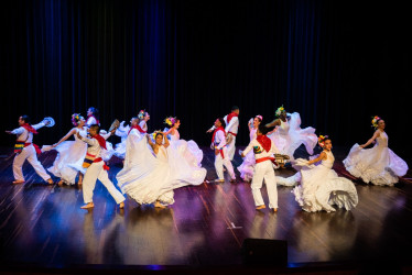 En la noche del martes 19 de agosto docentes y personas en formación se reunieron en el Teatro municipal Santiago Londoño para bailar por Pereira 