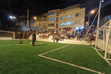 Fotos I Facebook alcaldías I LA PATRIA  Inauguraron una cancha sintética en el Centro-sur de Caldas, prometen en seguridad para el parque, obras de movilidad y turismo. Además, dotan la banda musical, entre otras noticias.