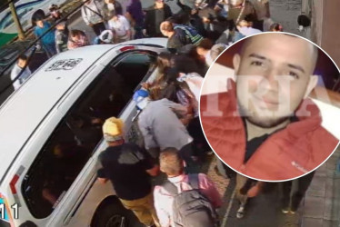 Vecinos intentaron auxiliarlo buscando levantar el carro.