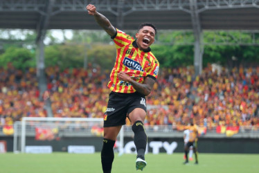 Jhon Largacha fue el jugador más destacado del partido. Su gol y su despliegue físico fueron fundamentales para el triunfo Matecaña