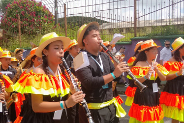  Las Bandas de música desfilaron por las calles de Chinchiná este domingo en la mañana. 