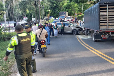 En la persecución, el vehículo fue interceptado a la entrada del municipio (sector La Roca),