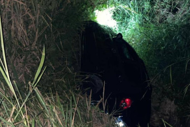 Cerca al Coliseo CIC de La Virginia encontraron el cuerpo de un hombre baleado dentro de un automóvil.