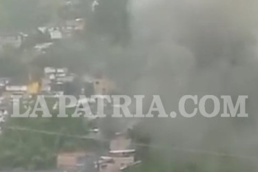 Al parecer, hay dos viviendas afectadas por las llamas en el barrio Galán.