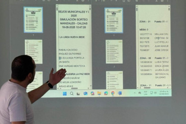 Quienes no se presenten sin una causa justificada serán sancionados. Los servidores públicos podrían ser destituidos de su cargo, mientras que los que no son servidores públicos enfrentarán multas de hasta diez salarios mínimos mensuales legales vigentes.