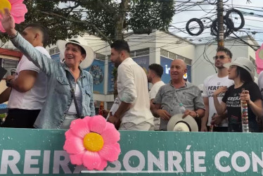 Socorrito y Oswaldo, de Los Montañeros, en el Carnaval de la Cosecha en Pereria.