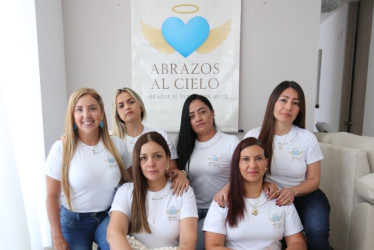 Fotos | Luis Fernando Trejos | LA PATRIA  María Jazmín Valencia García, Alejandra Henao Murillo, Johanna López Grajales y Lorena Bolaños Santacruz (arriba), más Alejandra Castañeda y Sandra Milena Ospina Montes (abajo) comparten el dolor de haber perdido a sus hijos en diferentes circunstancias, especialmente en Manizales. Se unieron para crear la fundación Abrazos al Cielo y le cuentan a LA PATRIA sus historias de resiliencia. Quieren ser el apoyo para más madres que vivan una situación similar.