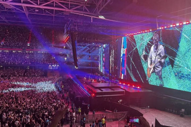 La banda de rock británica Oasis en concierto. 