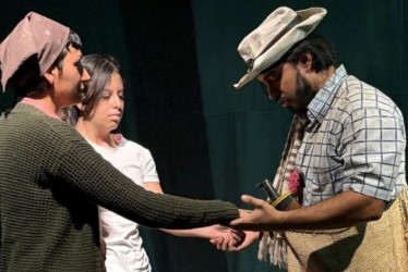 Grupo de actores de la compañía de Teatro TICH de Manizales.