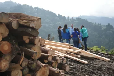  Visita de las autoridades al predio El Popal, cerca de la Reserva Río Blanco de Manizales.
