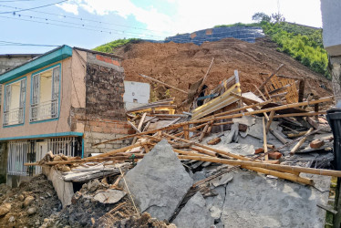 Las familias afectadas por un deslizamiento de tierra en el barrio Funvascar, de Chinchiná, denunciaron que, cuando llueve fuerte, el lodo y la tierra bajan desde la parte alta e inundan las viviendas.