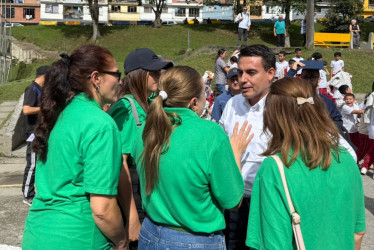 Varios líderes comunitarios no pierden oportunidad para plantearle al alcalde, Jorge Eduardo Rojas Giraldo, las necesidades de sus comunas.
