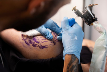 Egipto arresta a tres tatuadores por mostrar en TikTok sus dibujos en cuerpos de mujeres