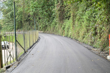  Parte de la vía pavimentada en el sector de Los Zagales.