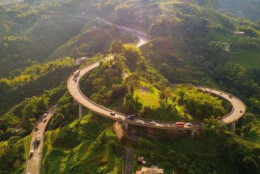 En la foto, el puente Helicoidal de Autopistas del Café, en la vía Manizales-Pereira.