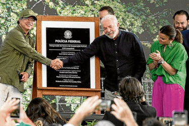El presidente de Brasil, Luiz Inácio Lula da Silva; acompañado de su homólogo de Colombia, Gustavo Petro, y la vicepresidenta de Ecuador, Maria José Pinto, inauguró ayer el Centro de Cooperación Policial Internacional de la Amazonía, en Manaos (Brasil).