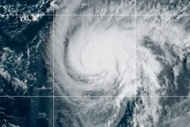  Las autoridades del sur de la Florida emitieron el sábado una alerta para algunas zonas de la costa de Florida