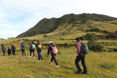 Foto | Luis Trejos | LA PATRIA El Volcán Cerro Bravo está ubicado contiguo al Páramo de Letras, sobre la carretera que comunica a Manizales con Mariquita (Tolima), ofrece a los senderistas un camino de complejidad media para llegar a los 4.000 m s.n.m. Actualmente el Volcán cuenta con un nivel de actividad de alerta verde y su subida es segura.