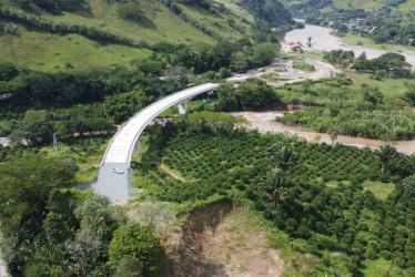 El Eje, más allá del café: tecnología, cacao, vehículos, juguetes y turismo repuntan como potencias de la región y el país. Estas son las sorprendentes cifras. En la foto, la intersección El Palo, en la entrada a Supía (Caldas).