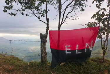 En la vereda La Cuchilla de Marmato y en la salida de Supía hacia Caramanta (Antioquia) se observaron banderas del Eln recientemente. La Gobernación de Caldas sostiene que esta es una estrategia de intimidación y que esta guerrilla no tiene presencia en el departamento.