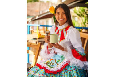 Laura Sofía Orozco Ávila, de Caicedonia, Valle del Cauca, entregará la corona en este 2025. Este certamen es realizado por iniciativa de  municipios y departamentos, independiente de la Federacafé.