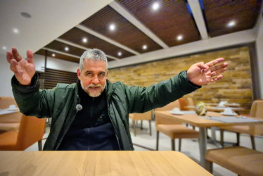  Mario Mendoza participó en la Feria del Libro de Manizales.