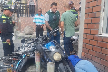 En la foto, el choque de las motos ocurrido en la tarde de este martes (16 de septiembre) en Manizales.
