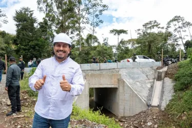 El gobernador de Risaralda, Juan Diego Patiño, entregó las obras que aseguran la movilidad de Quinchía tras emergencias por lluvias.