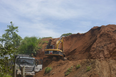 Hundida en las demoras: la construcción de la vía a Aerocafé intenta de sobrevivir a 11 meses de retrasos. El Consorcio Infrarover explica a qué se debe la demora. El 9 de julio de este 2025 se venció una prórroga y la nueva promesa es julio del 2026. Así se vería la obra.