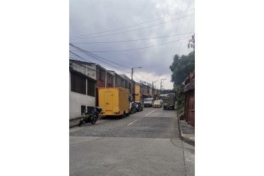 Así estaba esta calle antes de la visita de la Secretaría de Movilidad.