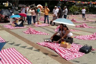 Los espacios al aire libre son usados en Chinchiná para acondicionarlos y celebrar el Amor & la Amistad.