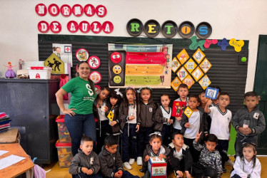 Yessika Bedoya Gutiérrez es la docente encargada de coordinar la estrategia. Los estudiantes comparten durante el día sus emociones y las herramientas que usan para gestionarlas.