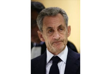 Nicolás Sarkozy condenado a 5 años de cárcel, tras obtener dinero del régimen libio para su campaña de 2007.
