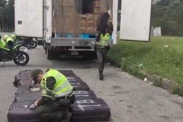 El automotor en el que iba la carga.