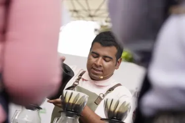 Sebastián Martínez: el barista de 20 años que llevará el café colombiano al Mundial en Bélgica