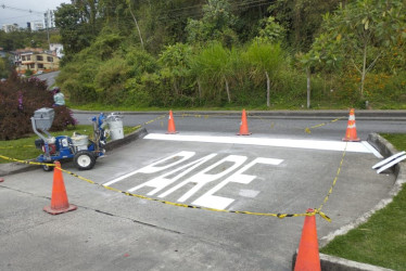 Los pasos peatonales y señales de 'pare' buscan brindar claridad y orden en los barrios Niza y La Sultana de Manizales.