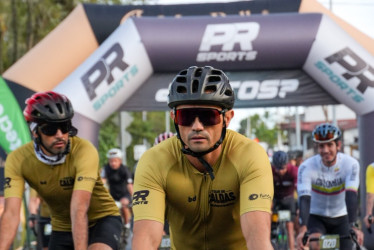 Los ciclistas del Tour Caldas 2025 partieron de un costado de Bellas Artes en Manizales.