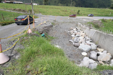 En Gallinazo, la obra es de solo 2 kilómetros de vía, pero el proyecto ha tenido múltiples incumplimientos.