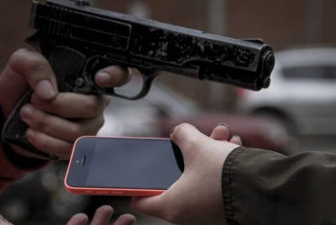 Los sujetos atracaron a dos comerciantes.