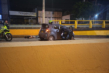 Un hombre resultó herido después de ataque sicarial en las afueras de un establecimiento comercial en Pereira. El sicario huyo pero capturaron al acompañante 