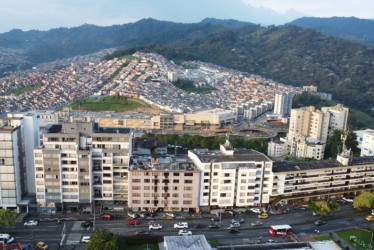 127 empresas compiten en una misma actividad en Caldas, pero ¿qué tan rentable es ese negocio? Así se reparten el pastel los sectores del departamento con más compañías. En la foto, la vista panorámica de la comuna Ciudadela del Norte (Manizales).