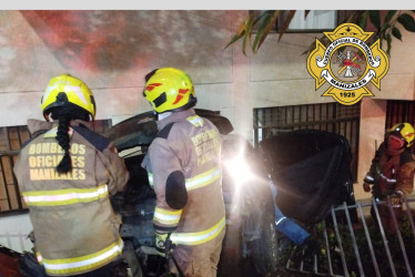 A los dos lesionados los atendieron integrantes del Cuerpo Oficial de Bomberos y la Cruz Roja.