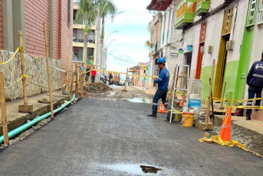 Tres comerciantes narran cómo la demora de una obra ha golpeado  y cerrado negocios en la Abuela de Caldas. La construcción está suspendida y tiene retrasos.