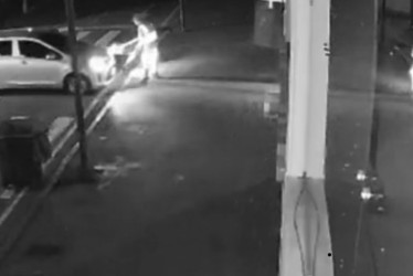 En la madrugada del miércoles (24 de septiembre) un carro atropelló a un operario de la empresa de aseo en el centro de Pereira.