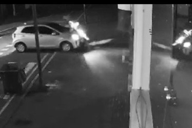 En la madrugada del miércoles (25 de septiembre) un vehículo atropelló a un operario de la empresa de aseo de Pereira, en la carrera séptima con calle 22. 