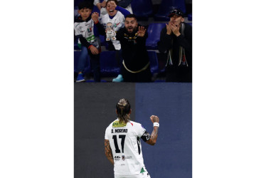  Dayro Moreno celebra uno de sus dos goles en Quito.