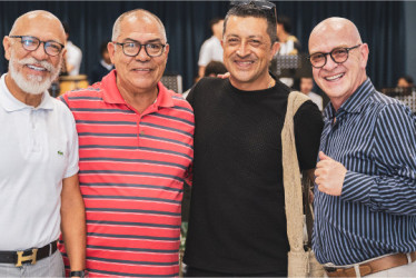 Fotos | Cortesía para LA PATRIA | LA PATRIA Los directores de las bandas estudiantiles Huverney Cristancho (San Luis Gonzaga), Guillermo Ramírez (Institución Educativa Gerardo Arias) y Holver Mauricio Cardona (Institución Educativa Neira) y el sacerdote jesuíta Luis Guillermo Sarasa Gallego. 