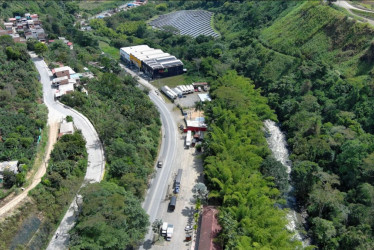 La obra incluye la construcción de un puente vehicular en el sector de La Fabiola, además de muros de contención y obras hidráulicas en La Romelia - El Pollo