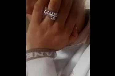 La mujer, en la audiencia.